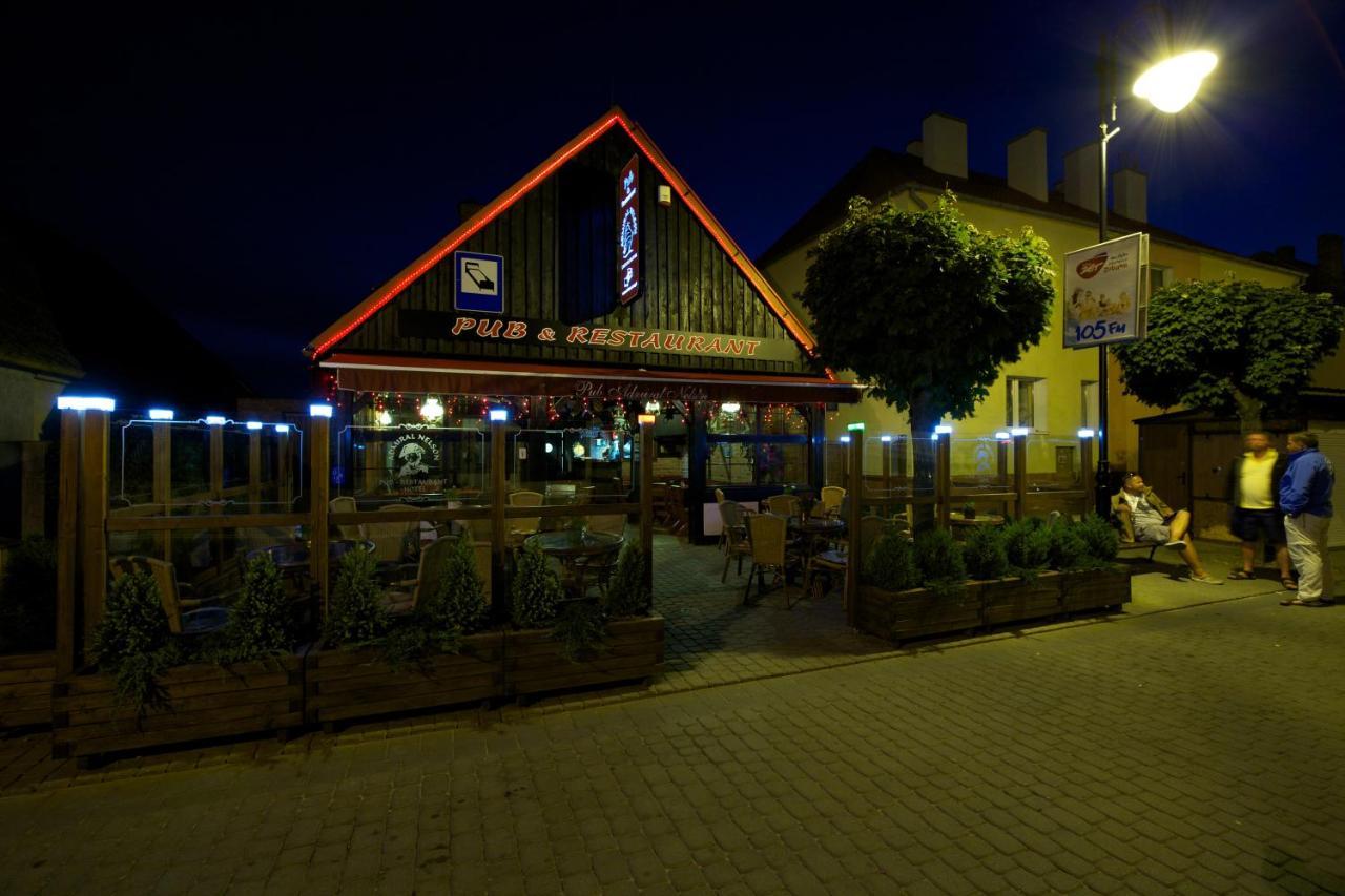 Villa & Restaurant Admiral Nelson Hel Exteriér fotografie